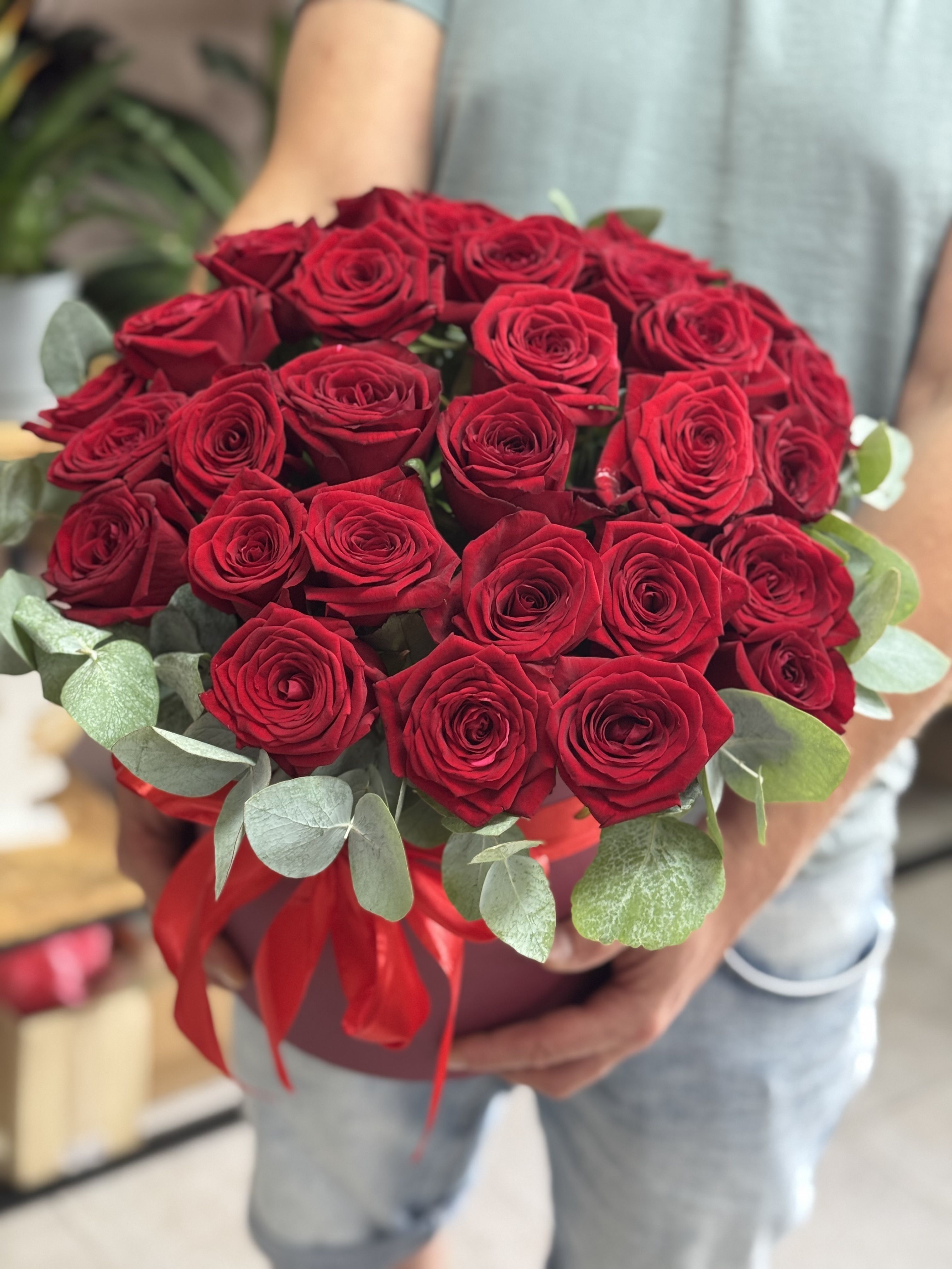 Композиція з 35 троянд в коробці  