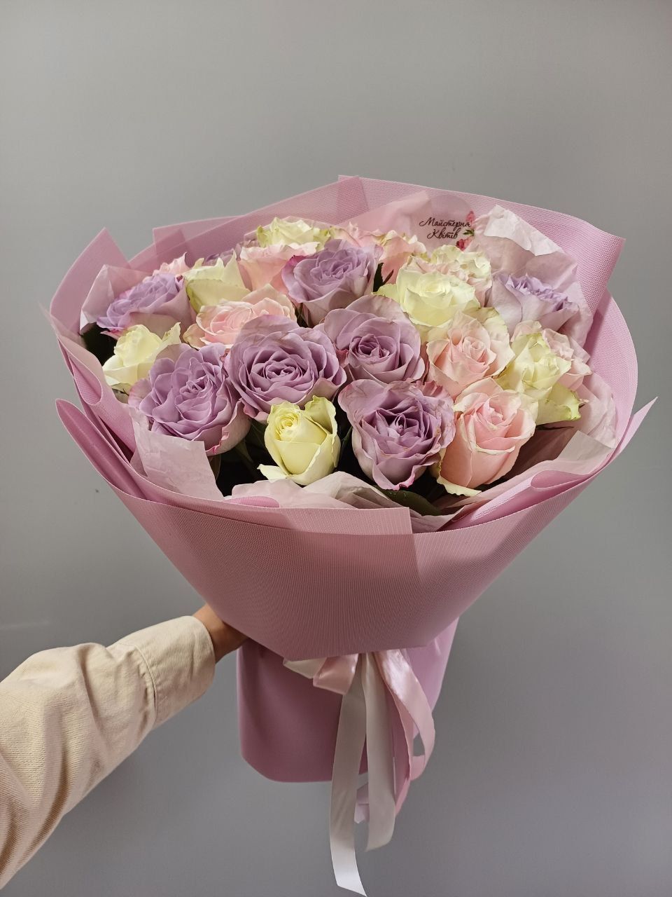 Букет з 23 троянд