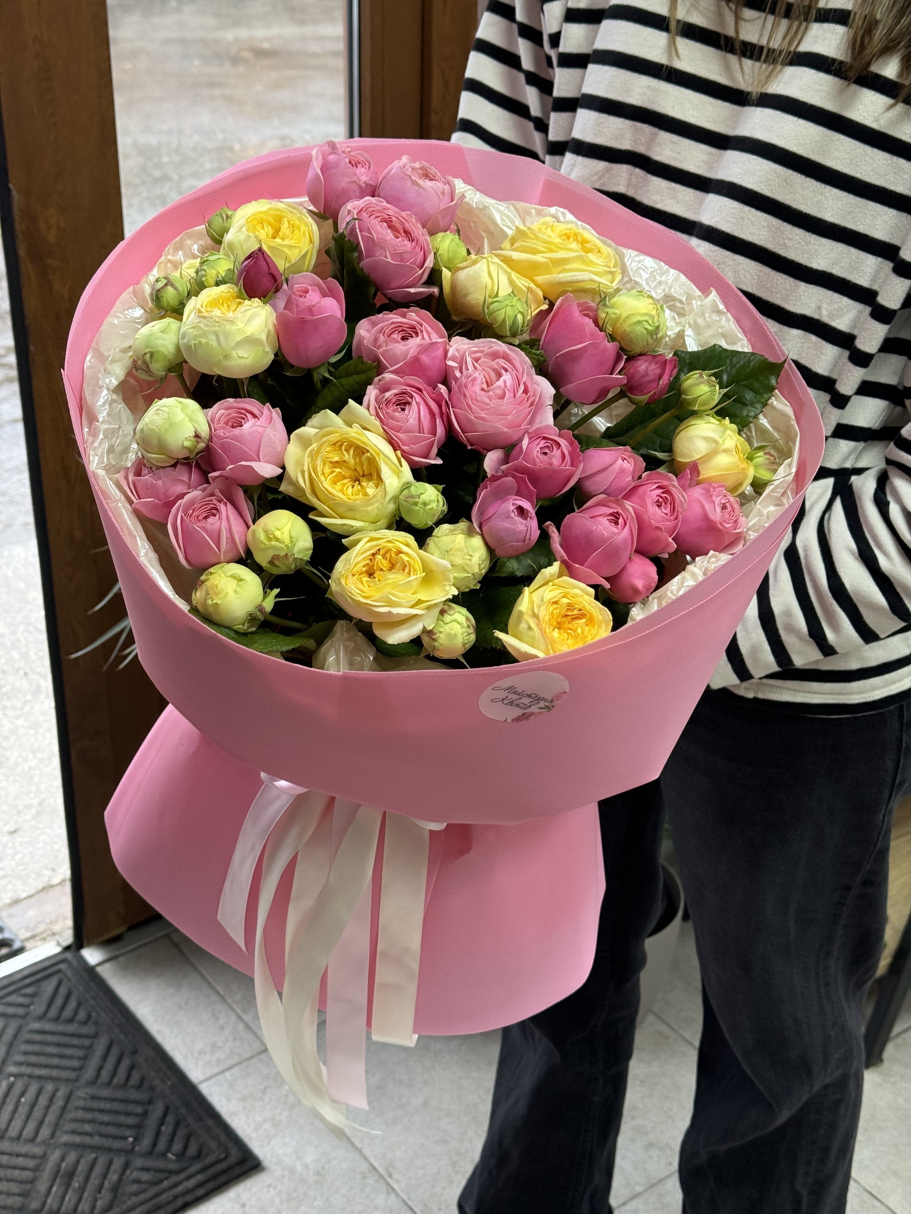 Букет піоновидних троянд