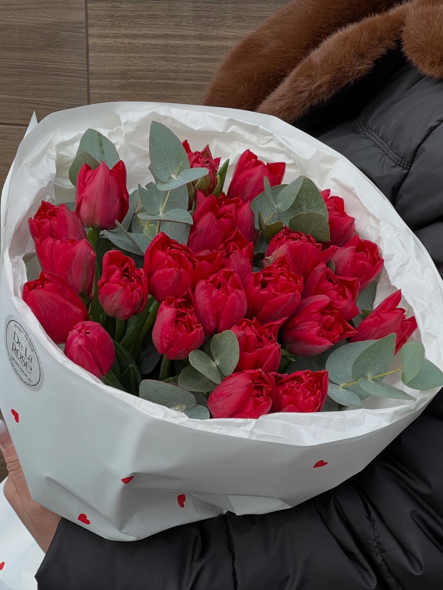 Свіжі тюльпани вже чекають 