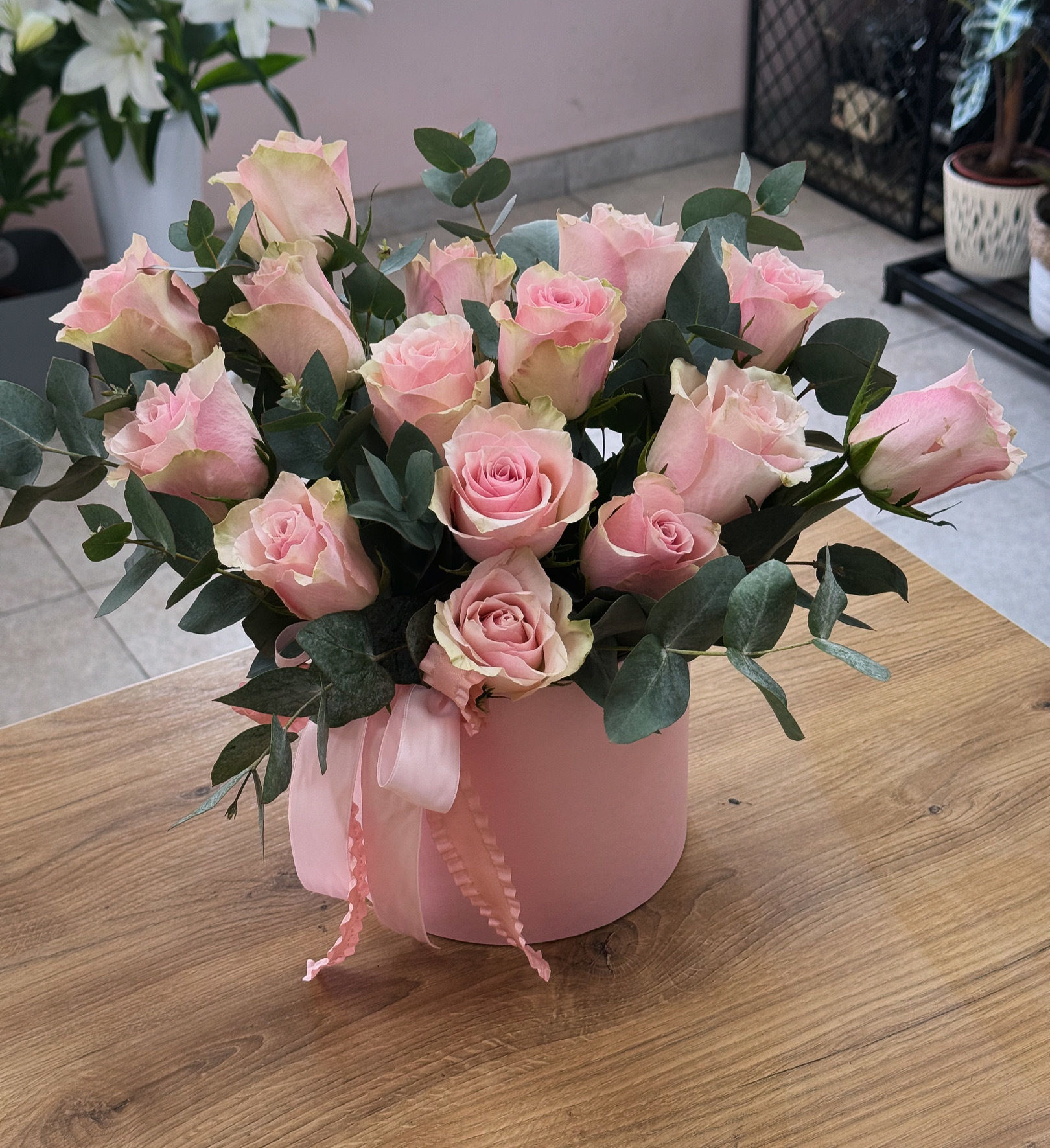 Композиція з 15 троянд в боксі 