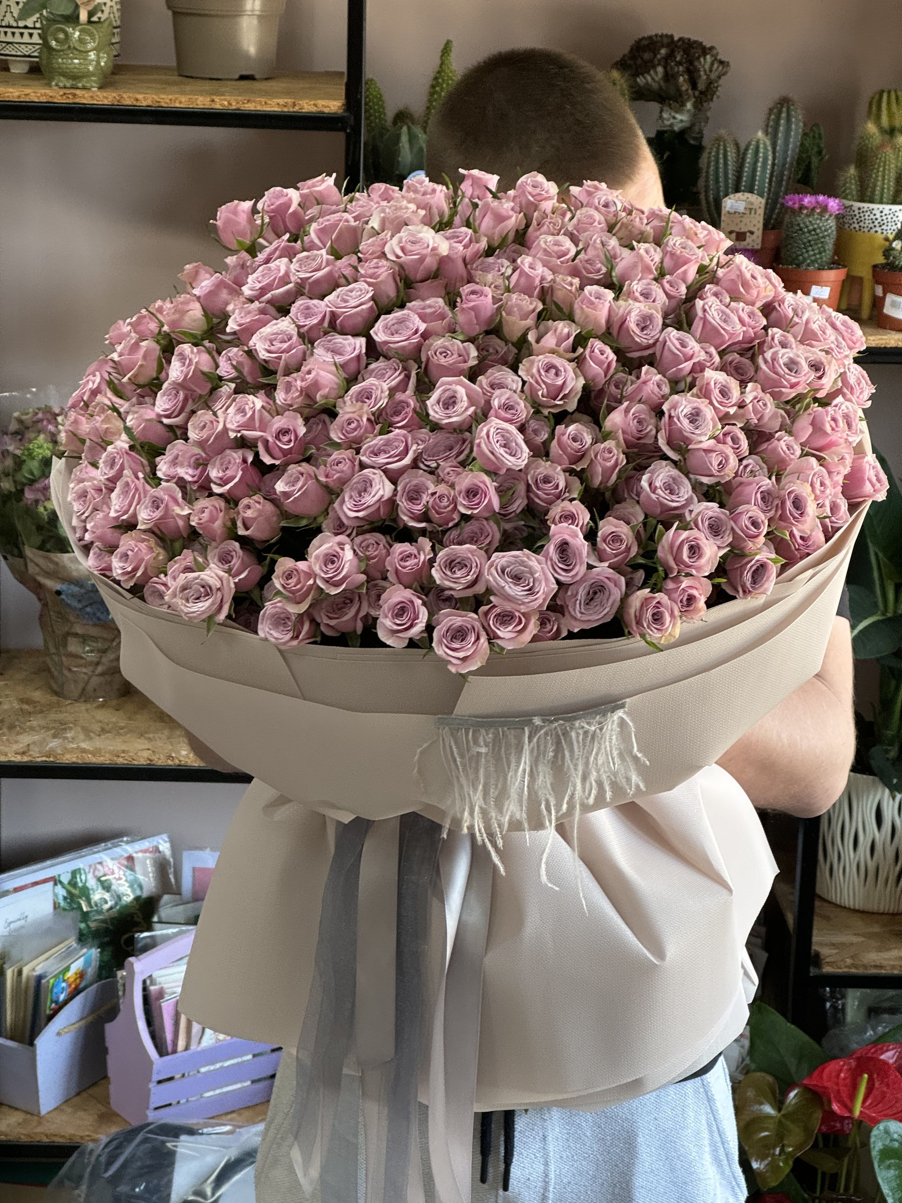 Букет із 71 кущової троянди