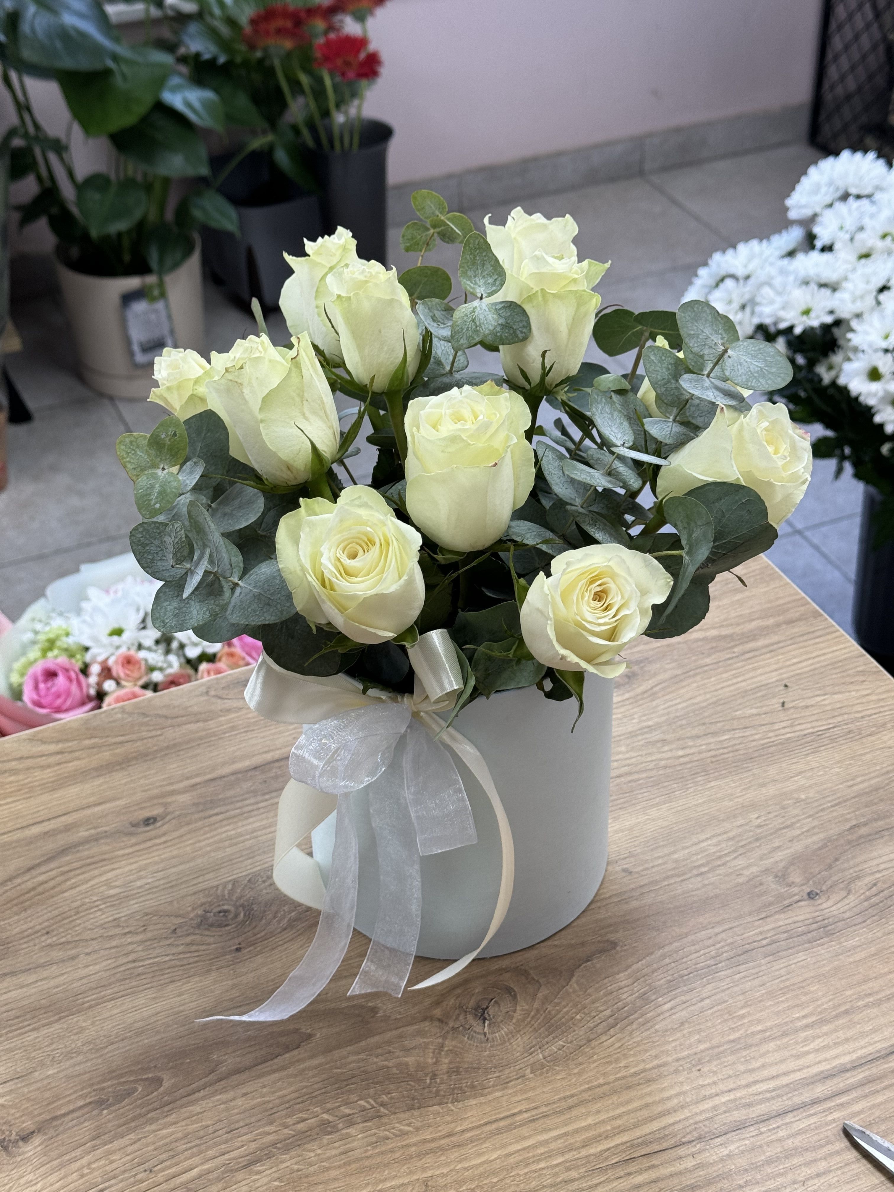 Композиція з 11 троянди в коробці