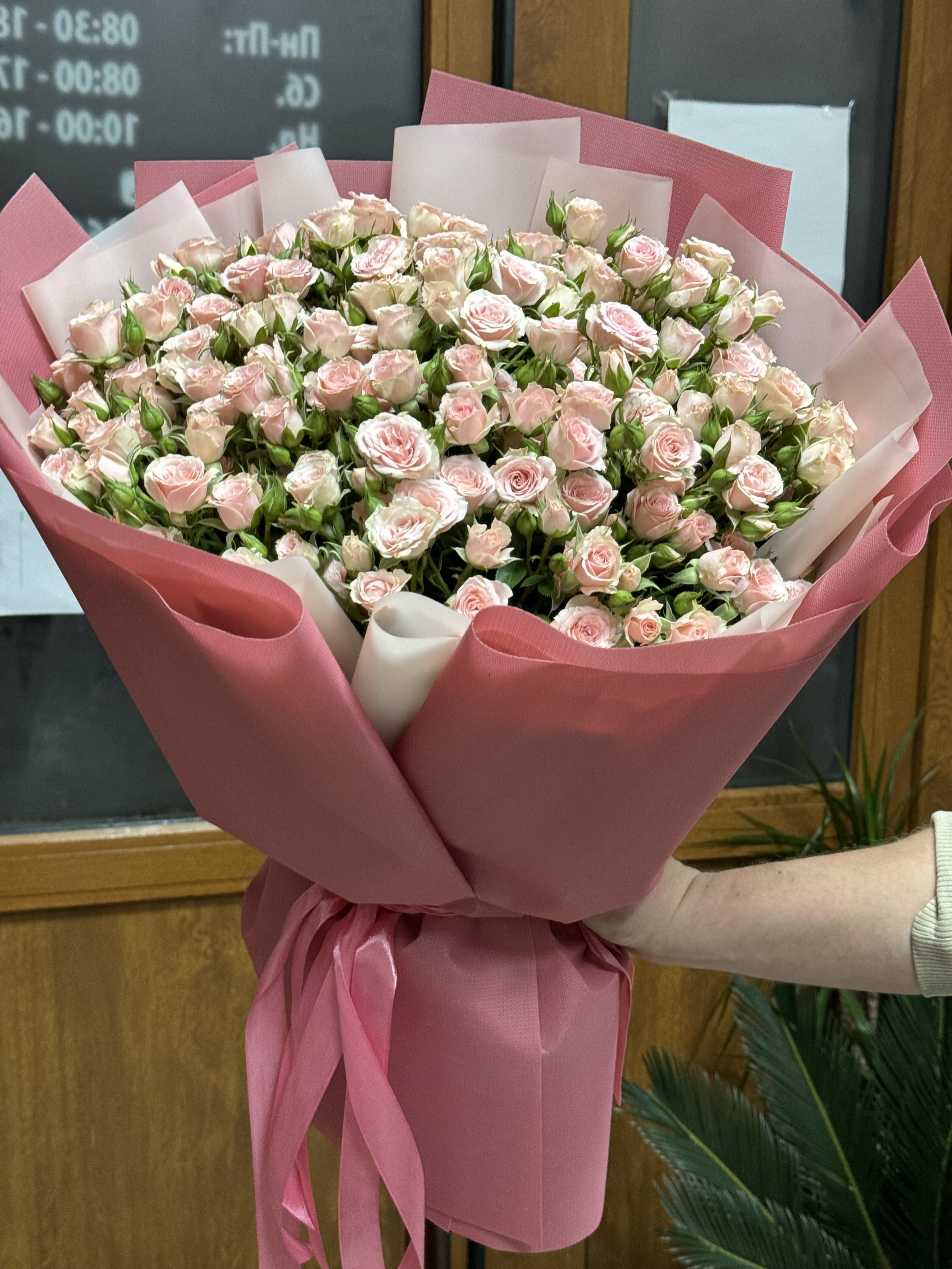 Букет з 25 кущових троянд