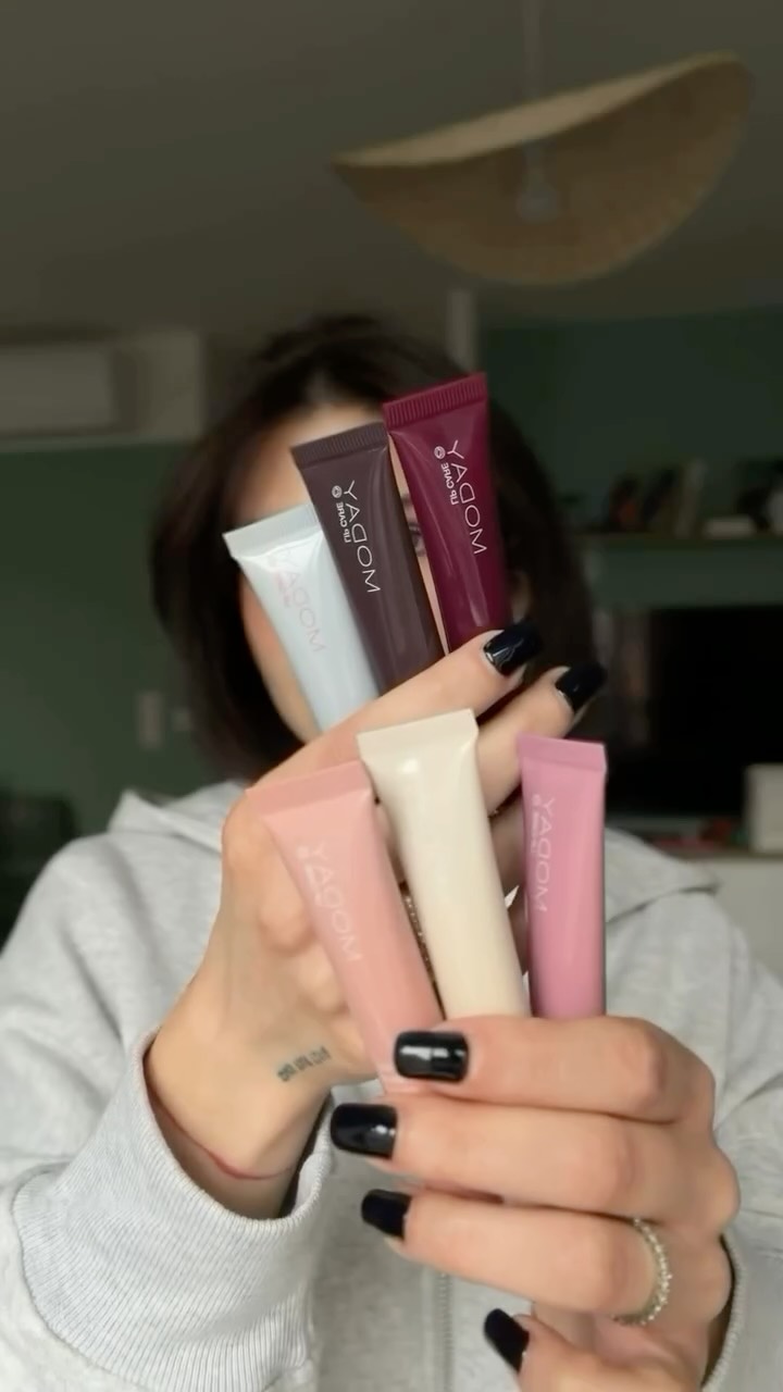 Блиск-бальзам для губ 