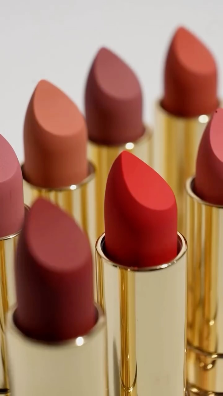 Помада сатинова