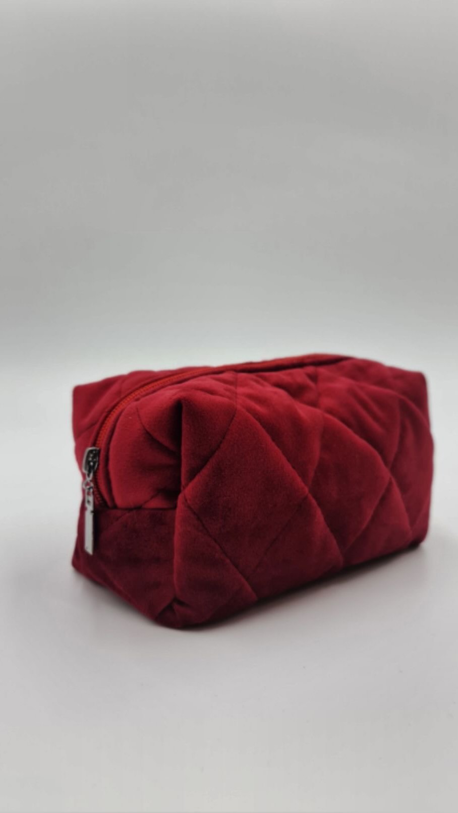 Косметичка фірмова з глянсової плащівки