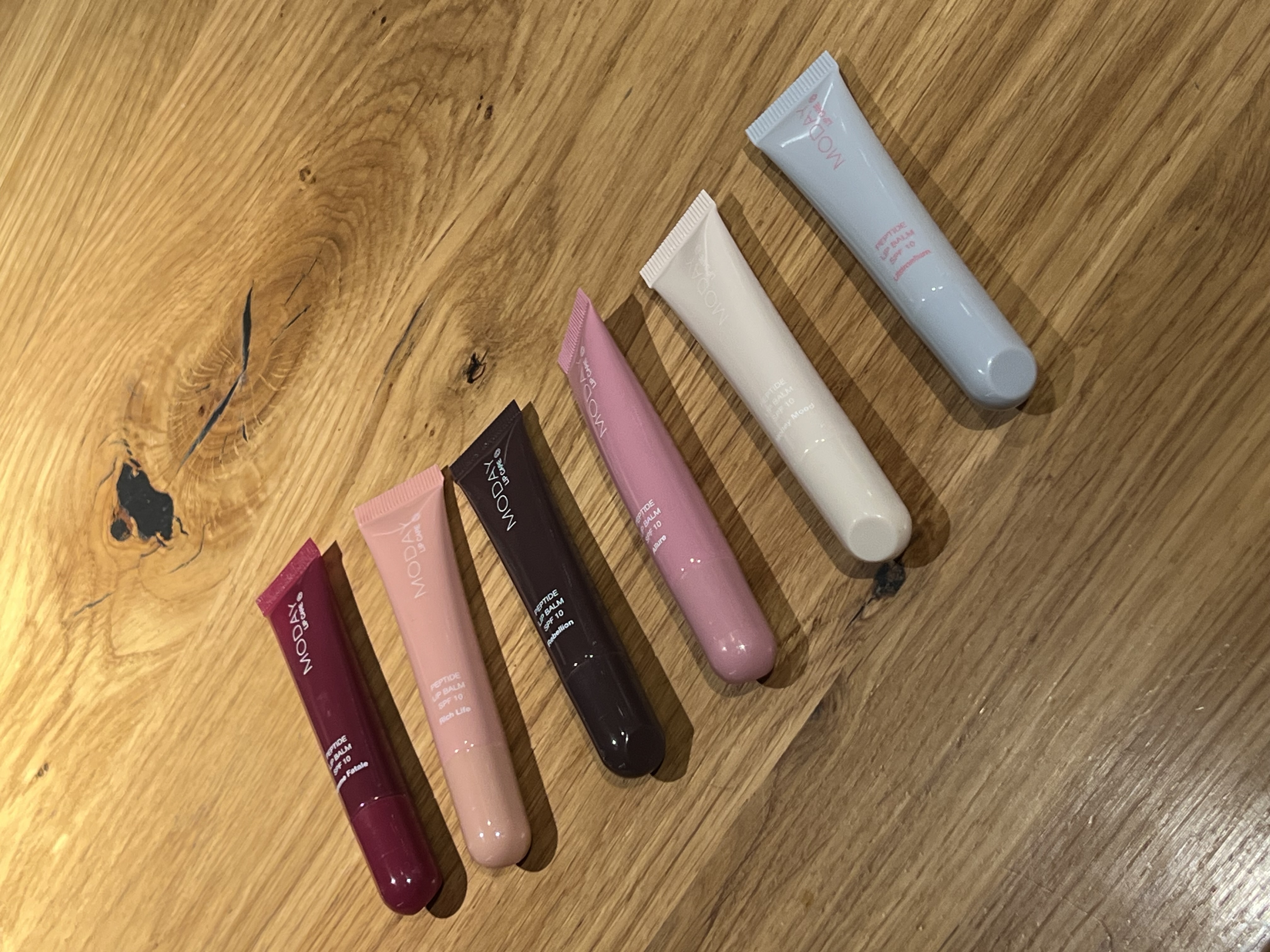 Блиск-бальзам для губ 