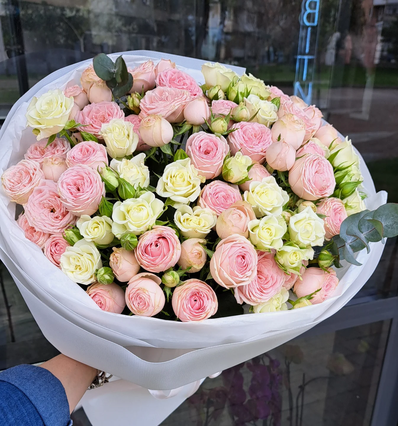 15 кущових троянд Для замовлення
