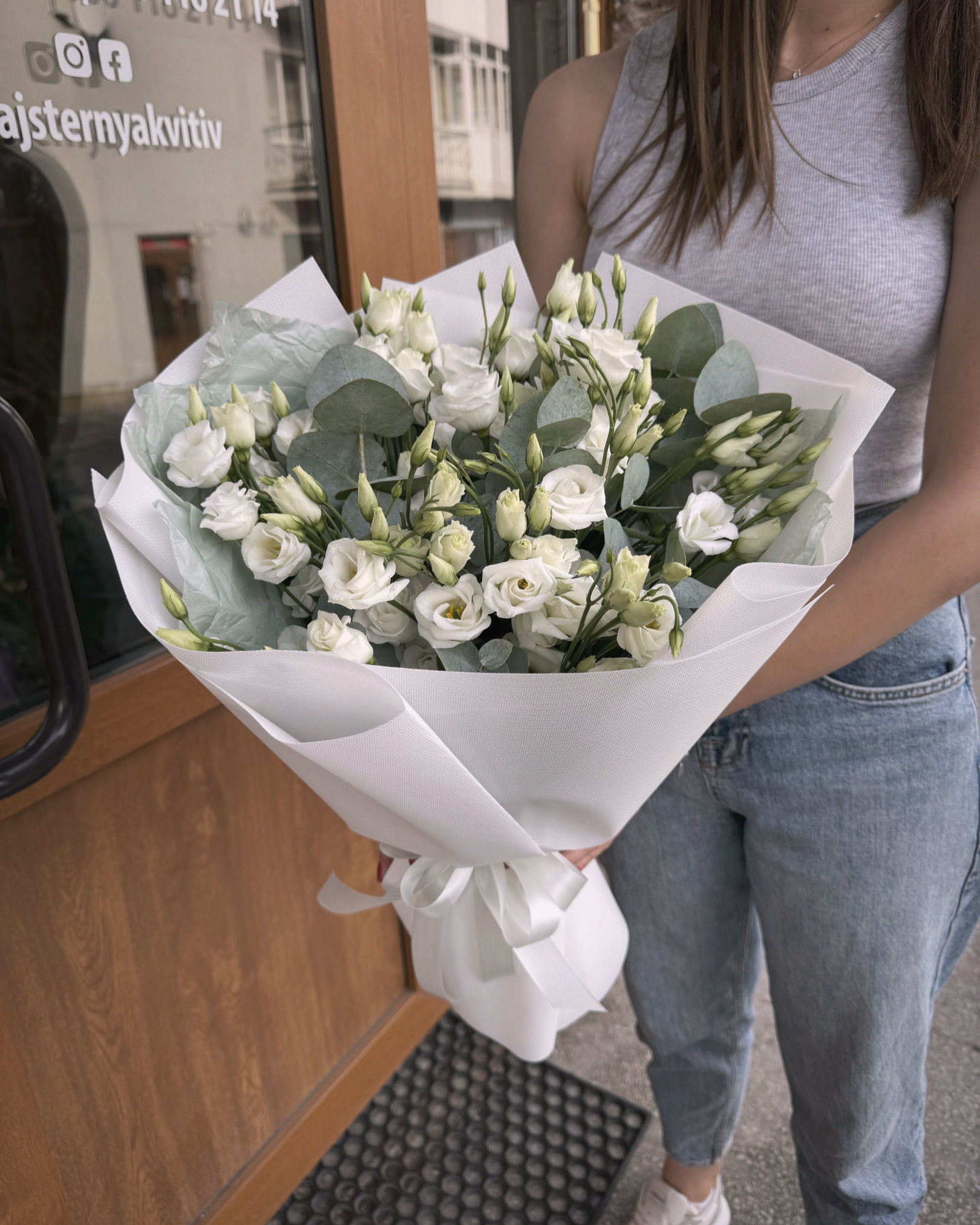 Букет білої еустоми 