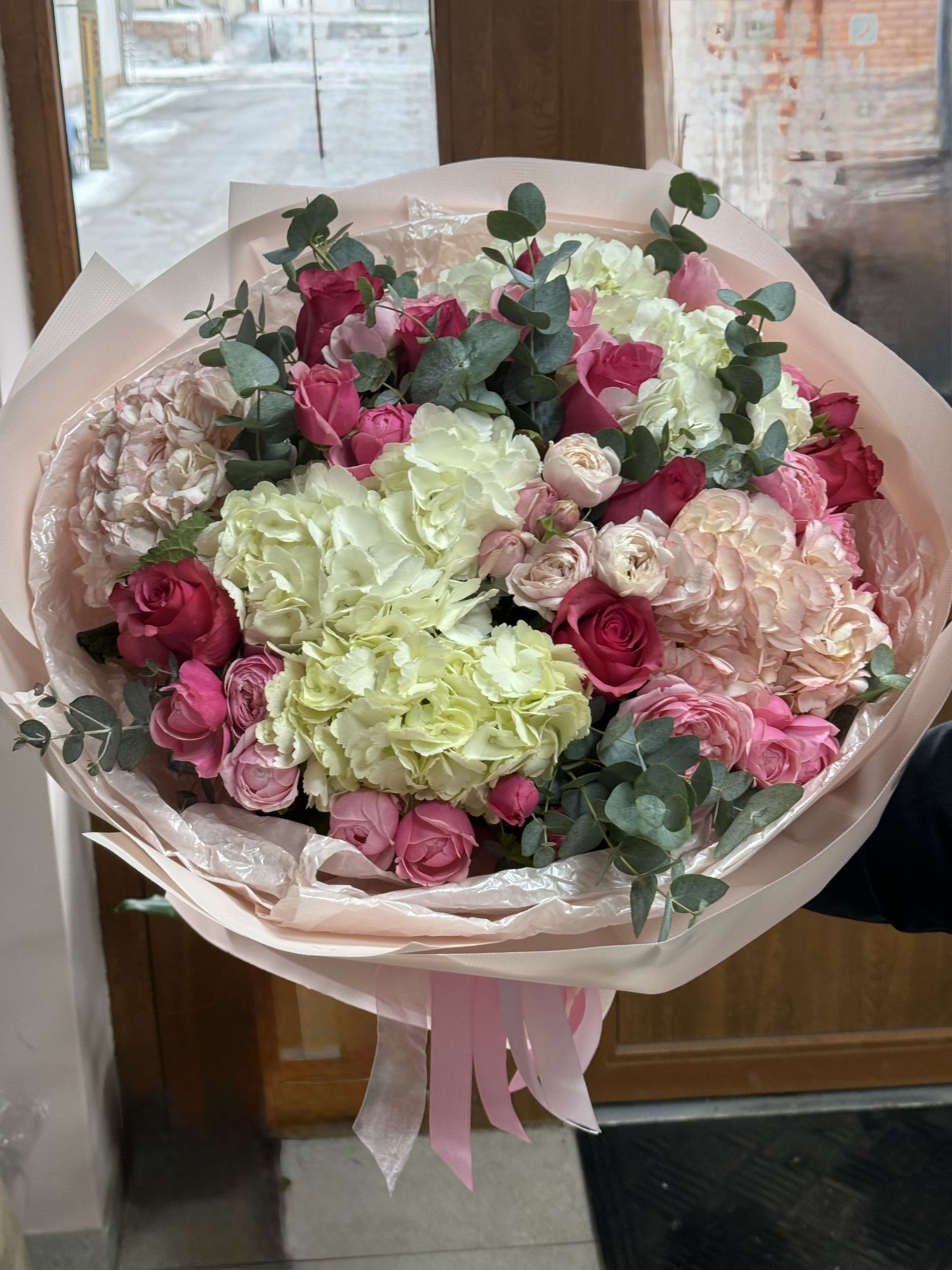 Букет мікс з гортензіями 